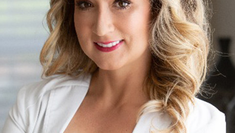 Katie Lee headshot